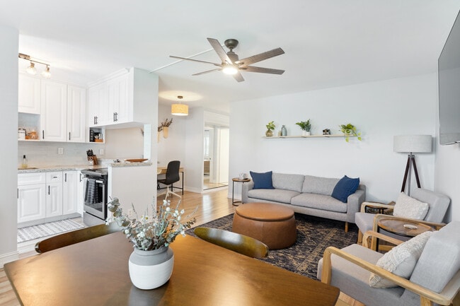 Building Photo - 1850 S Ocean Dr Unit #208 Rental