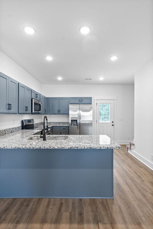 Photo - Luxury Townhome For Rent Near Billy Dunlop Park!