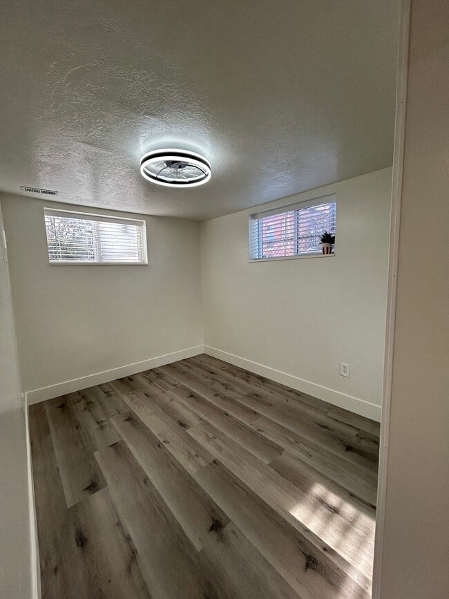 Photo - 237 W Ardmore Pl Unit Downstairs