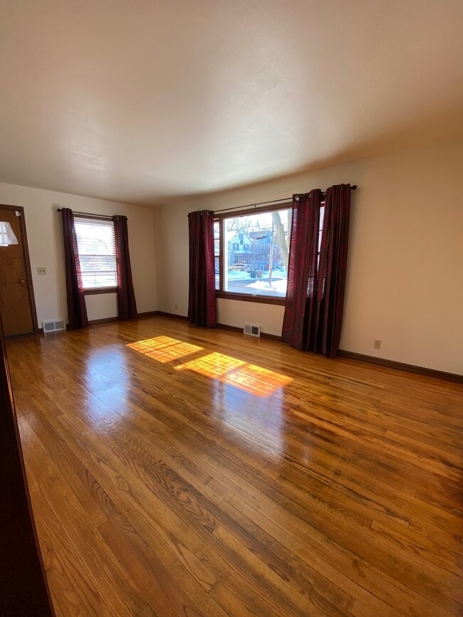 Gleaming Hardwood Floors - 2802 Union St House