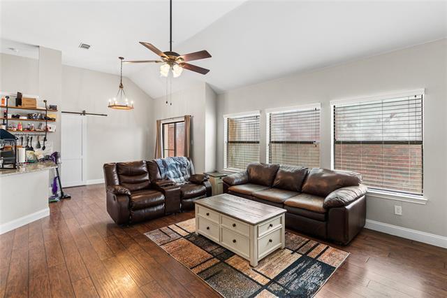 Photo - 2219 Greenview Dr