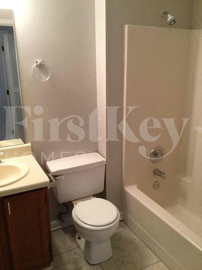 Photo - 117 Whispering Pine Ln NE