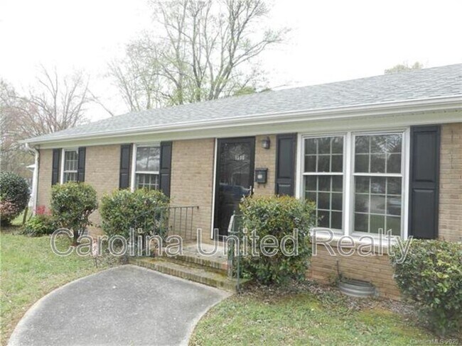 Building Photo - 5500 Larchmont Ave Rental
