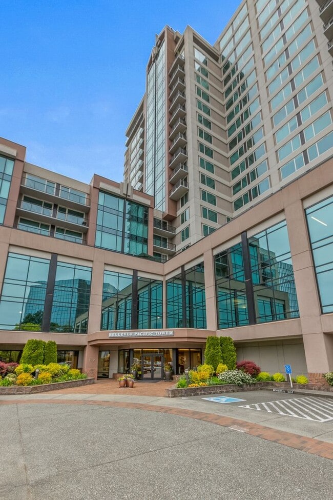 Building Photo - Luxury Executive Condo w/AC in the Heart o... Unit 1601