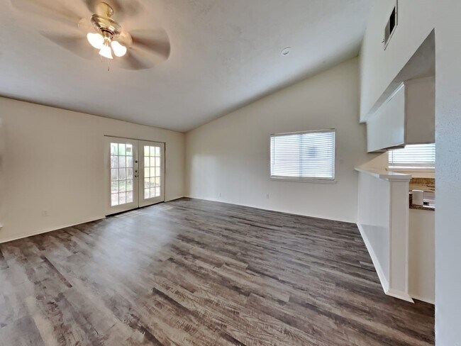 Photo - 10311 Towneview Dr