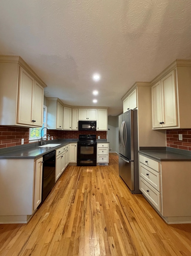 Photo - 1170 Lois Ln