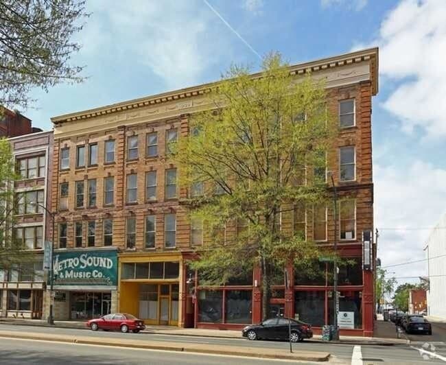 Photo - 121 W Broad St