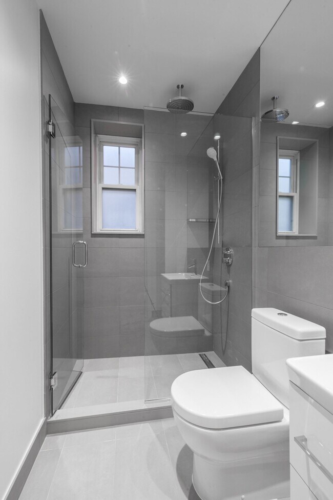 Photo - 2100 Rue du Fort Unit 409