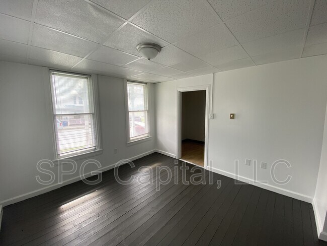 Photo - 112 N York St