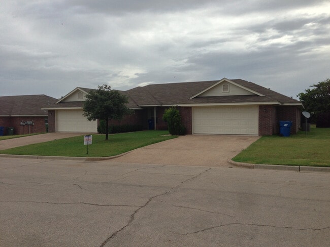 Building Photo - 3BR / 2BA Duplex in Hewitt, Texas | Midway... Rental