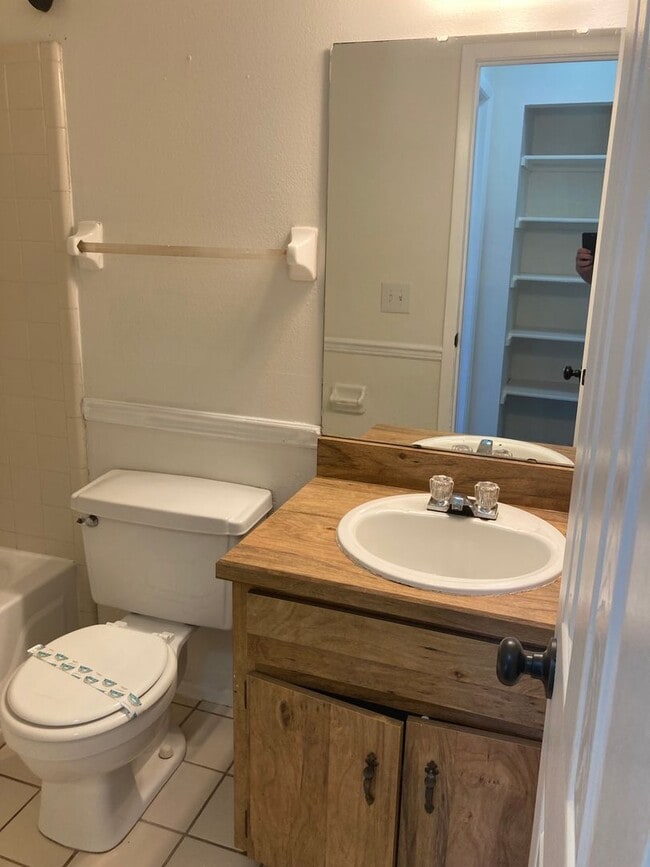 Photo - 4 Bed 2 Bath Home | Pet Friendly with Fenced in Yard | Washer Dryer Hook Ups | Section 8 Welcome