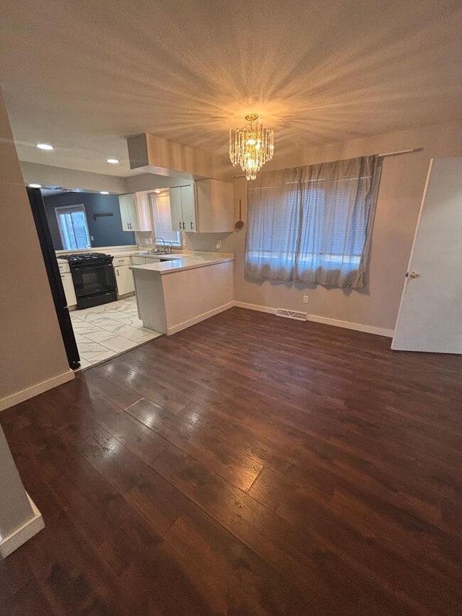 Photo - Indian Hills 3 Bedroom 2 full Bath 2300 Sq ft