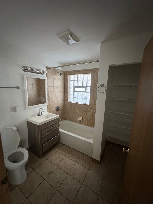 Photo - 7653 S Green St