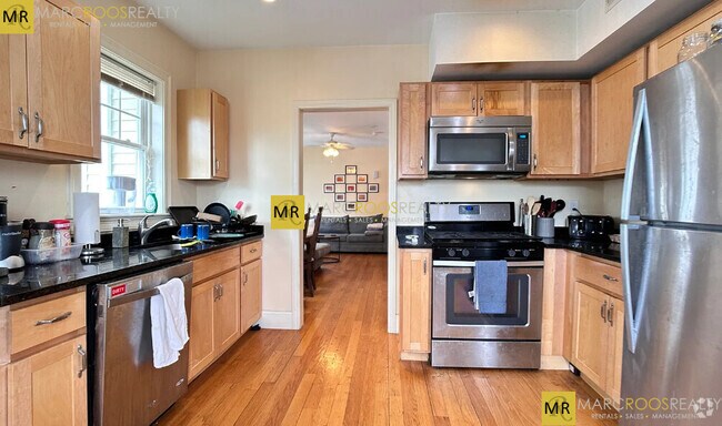 Building Photo - 74 Brooks St Unit 2 Rental