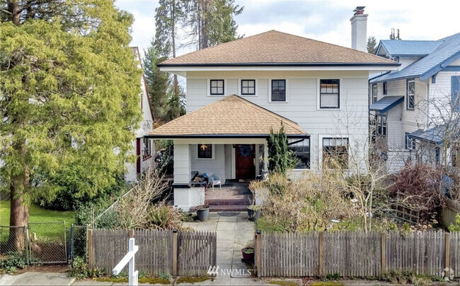 Building Photo - 5042 18th Ave NE Rental