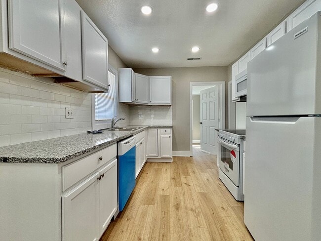 Photo - 3842-3844 Brooklyn Avenue Unit 3842
