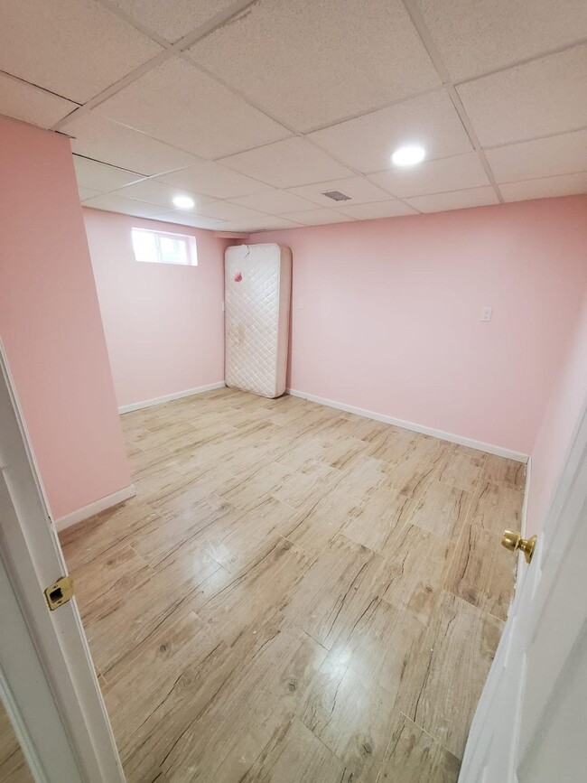 Photo - 133 Roberts Ave W