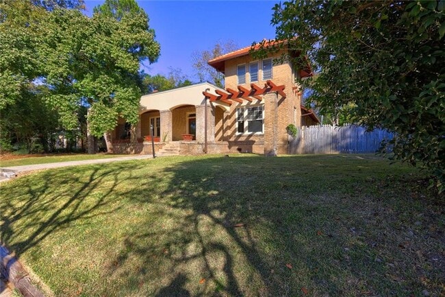 Photo - 2733 Hillcrest Ave