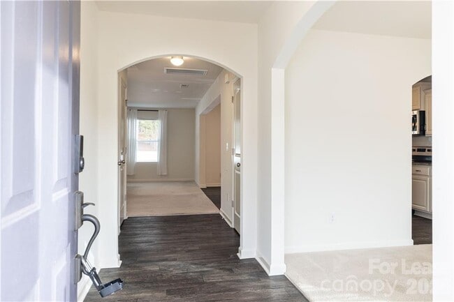 Photo - 824 Yorkshire Dr