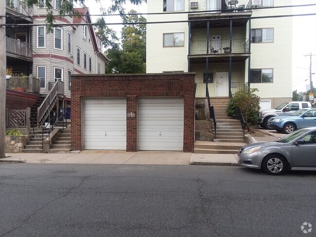 Building Photo - 197 Summer St Unit 3 Rental