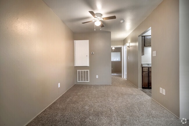 1BR, 1BA - 675SF - Dining Room - Royal Oaks Apartments