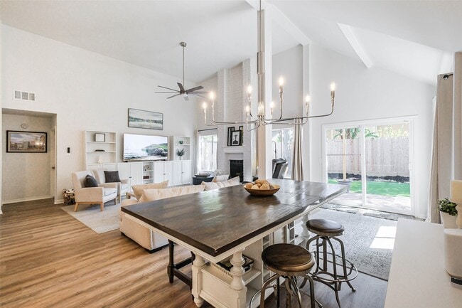 Photo - 1565 Beaconshire