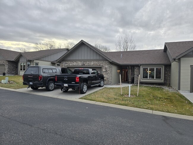 Photo - 3300 Graf St