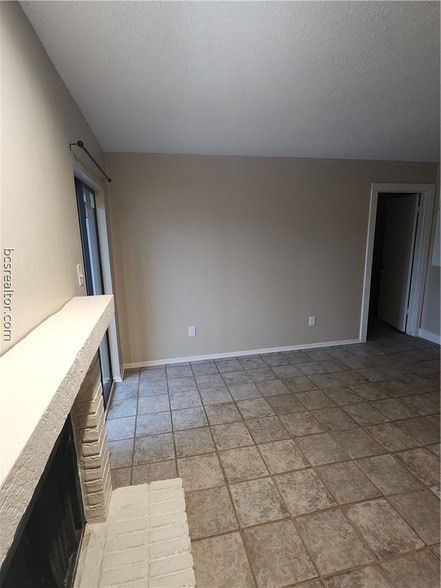 Photo - 1901 Holleman Dr W Unidad 201