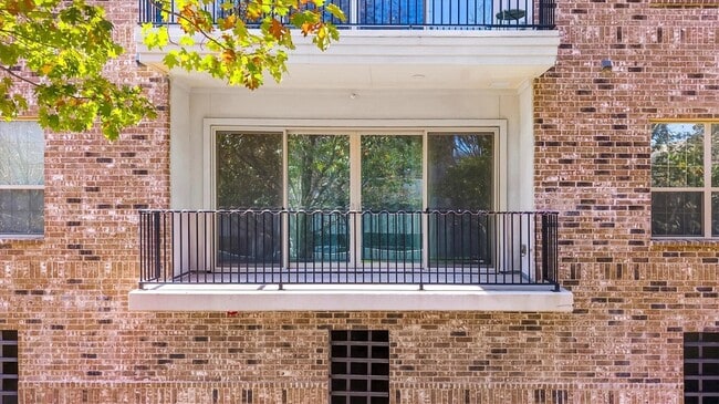 Building Photo - 15875 Spectrum Dr Unit 1106