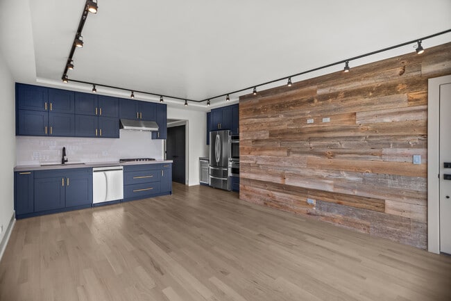 Building Photo - 6556 S Minerva Ave Unit 4S