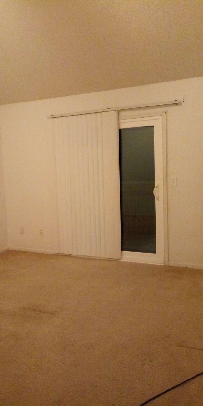 Photo - 212 Northeast Cedar Court