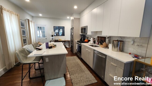 Building Photo - 12 Nonantum St Unit 1 Rental