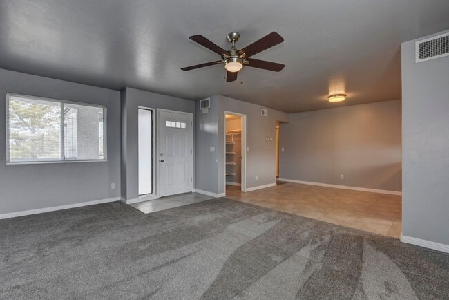 Photo - 3 Bedroom, 2.5 Bathroom Condo for Rent!