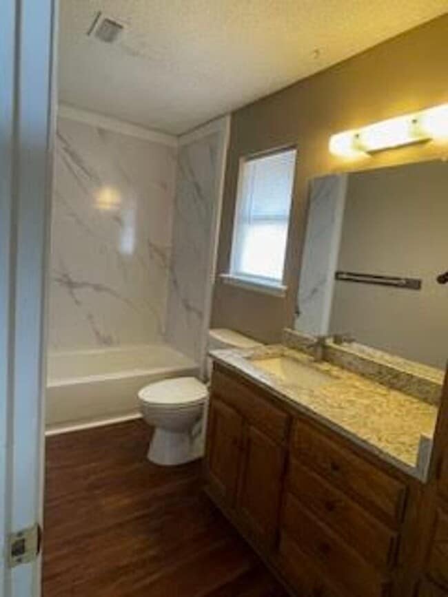 Photo - 2/2 Large 1200 Sq Ft Duplex with Garage and Large Backyard