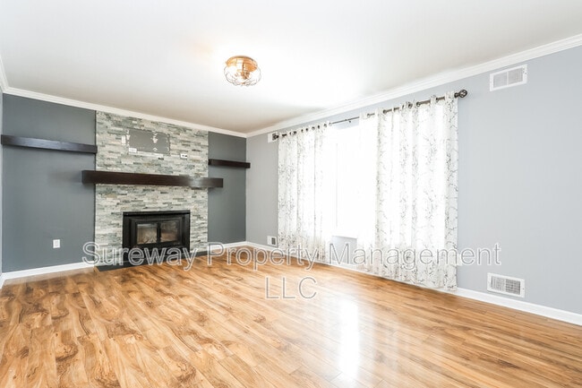 Photo - 32 Oakwood Pl