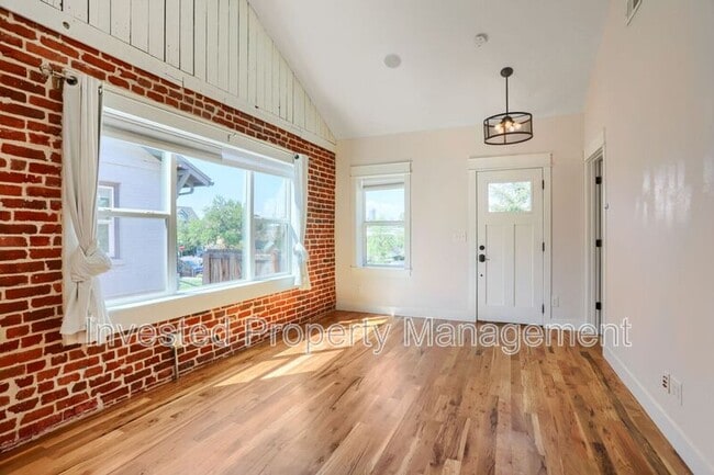 Photo - 2820 Josephine St