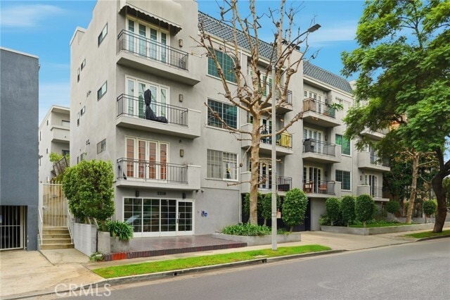 Photo - 2219 S Bentley Ave Unit 303