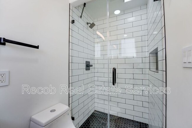 Photo - 3663-3673 Budd Street