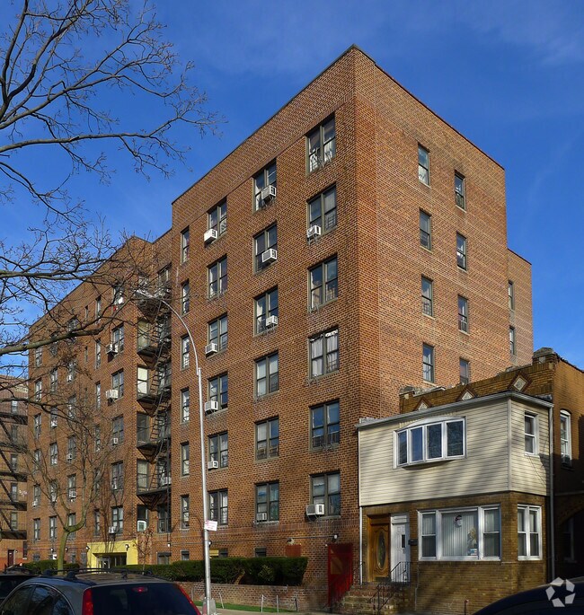 Photo - 90-05 153rd St