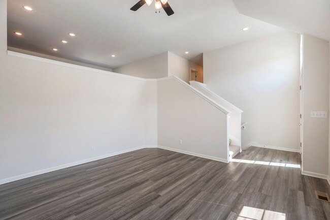 Photo - 707 Shane Ln