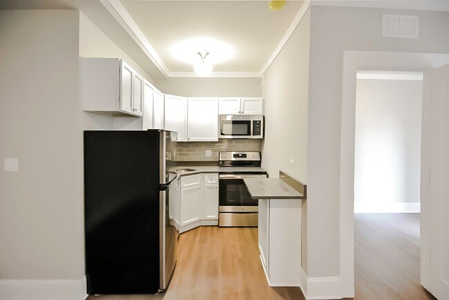 Photo - 817 W Lakeside Pl