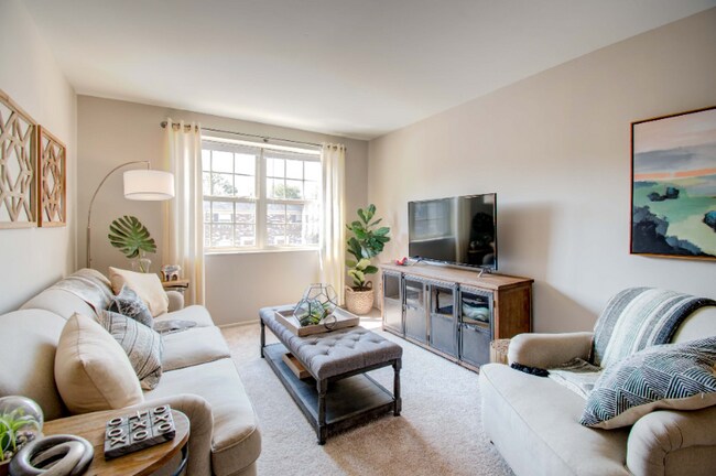 Photo - 2565 Riverside Dr Unit 3J