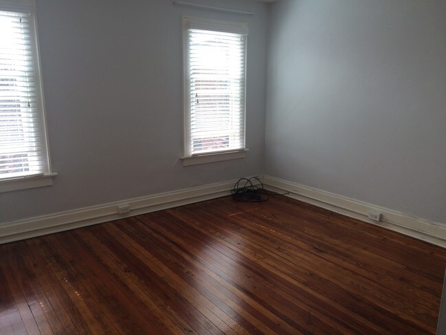 Photo - 46 W Kossuth St