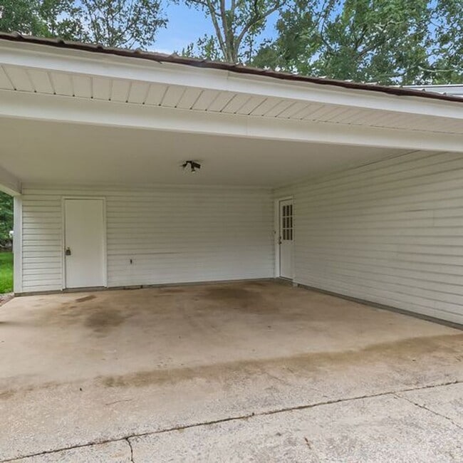 Photo - Beautiful 3 Bed 2 Bath Home! Available Fall 2026!