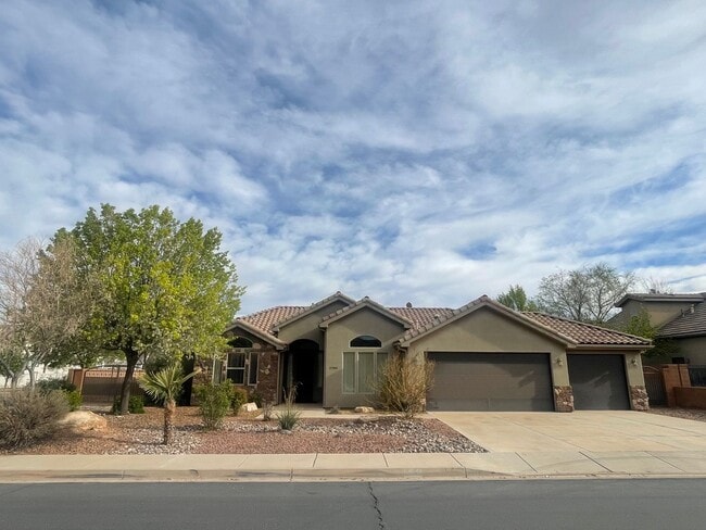 Building Photo - Great home and Pet Friendly!! ADA tub/shower