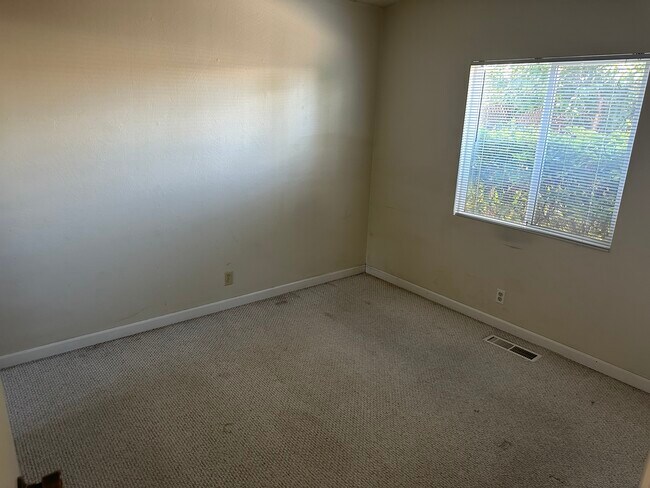 Photo - 1615 Roberta Dr