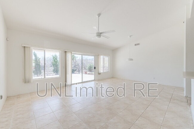 Photo - 1865 W Wagon Wheel Rd