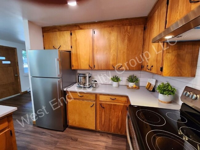 Photo - 348 W 5th St