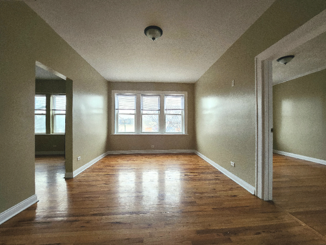 Building Photo - 5659 W North Ave Rental