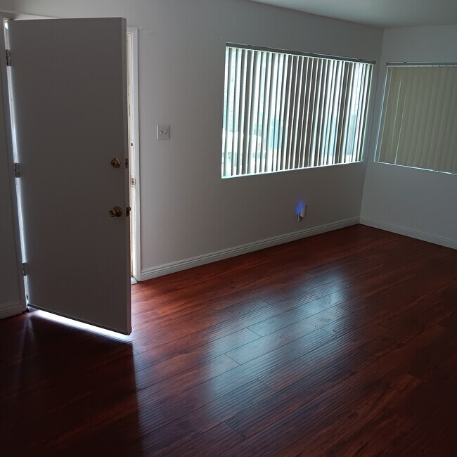 Photo - 4745 W 160th St